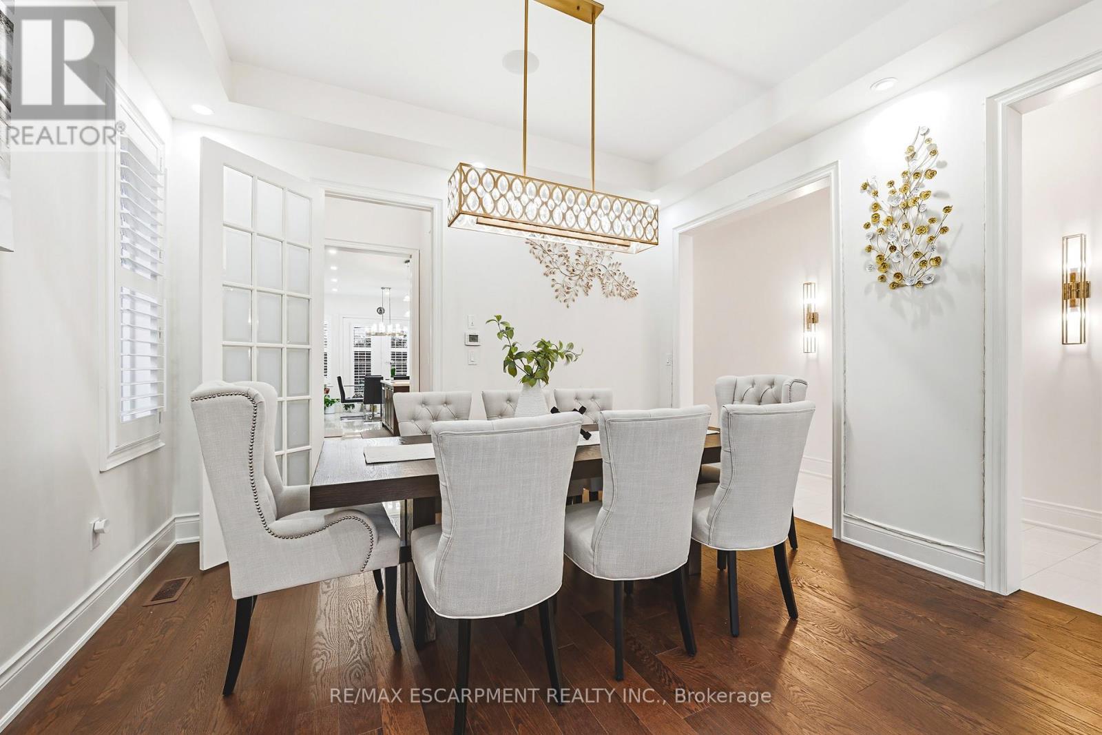 60 Golden Hawk Drive, Hamilton, ON - Indoor Photo Showing Dining Room