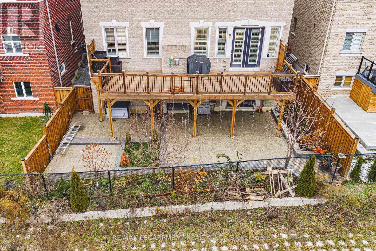 60 Golden Hawk Drive, Hamilton, ON - Outdoor