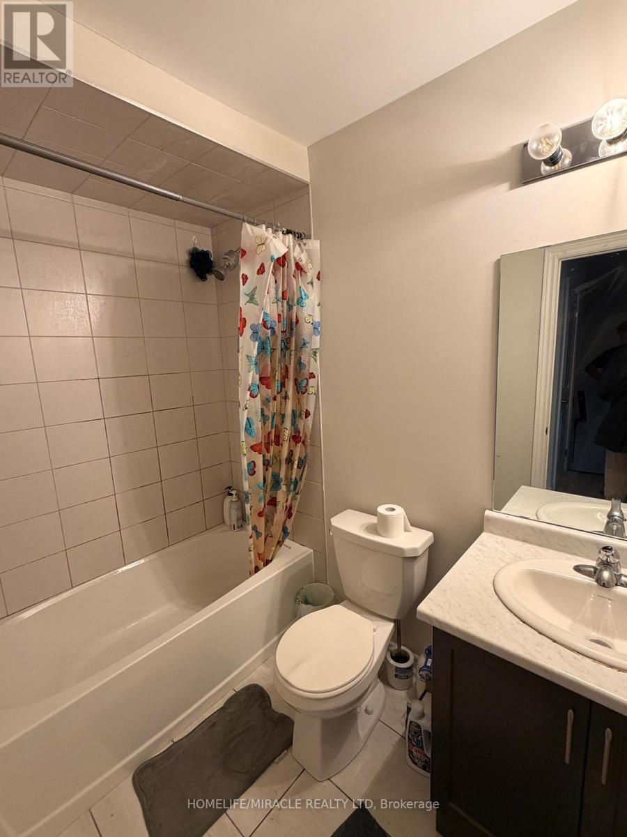 11 Genoa Drive, Hamilton, ON - Indoor Photo Showing Bathroom