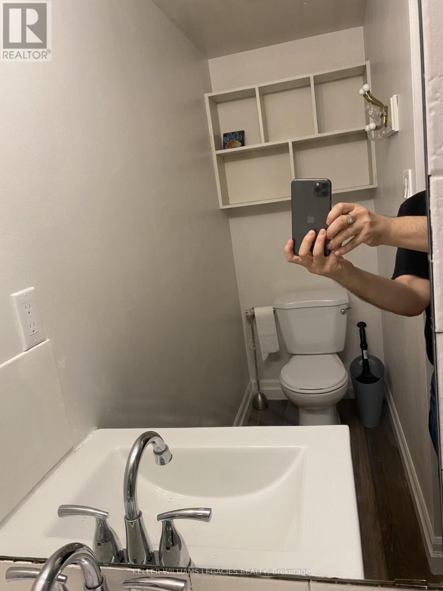 Bathroom - Toilet - 402 - 7 Gale Crescent, St. Catharines, ON - Indoor Photo Showing Bathroom