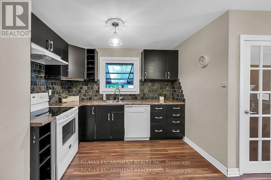 160 Elizabeth Crescent, Haldimand, ON - Indoor Photo Showing Kitchen