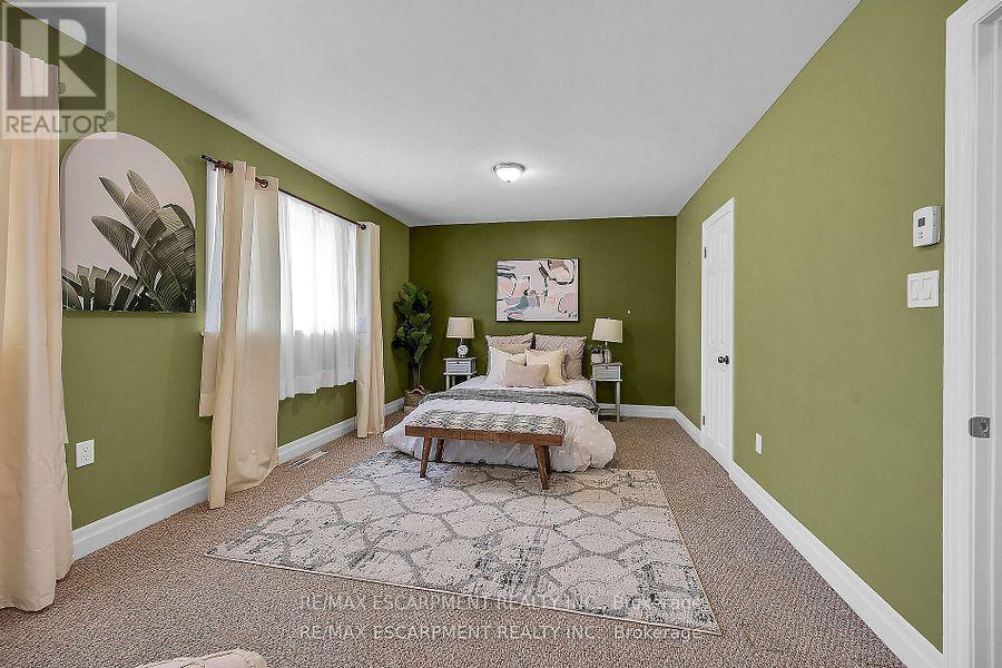 160 Elizabeth Crescent, Haldimand, ON - Indoor Photo Showing Bedroom