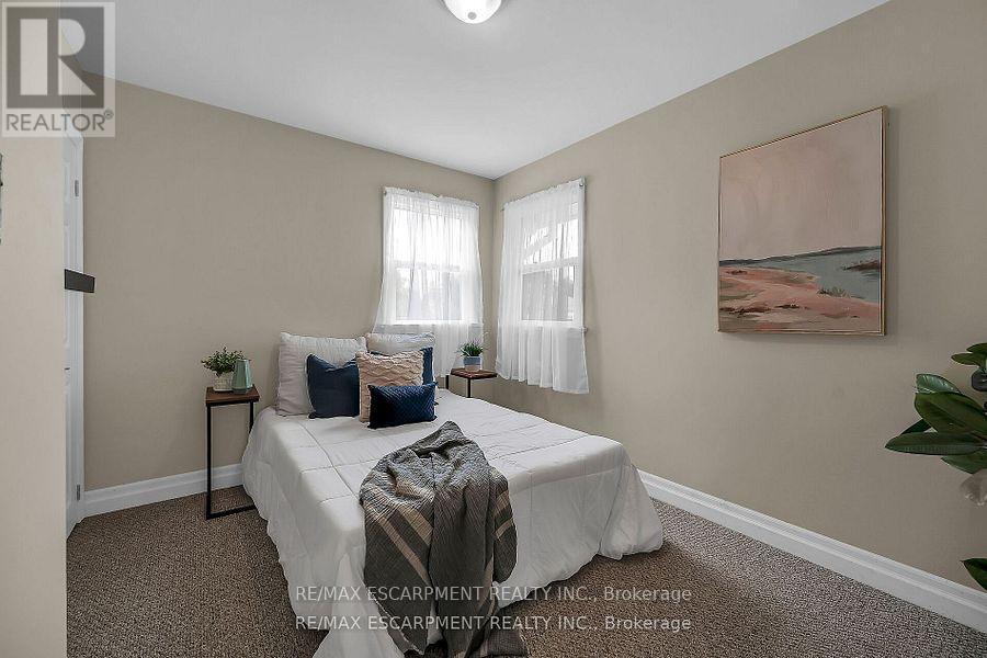 160 Elizabeth Crescent, Haldimand, ON - Indoor Photo Showing Bedroom