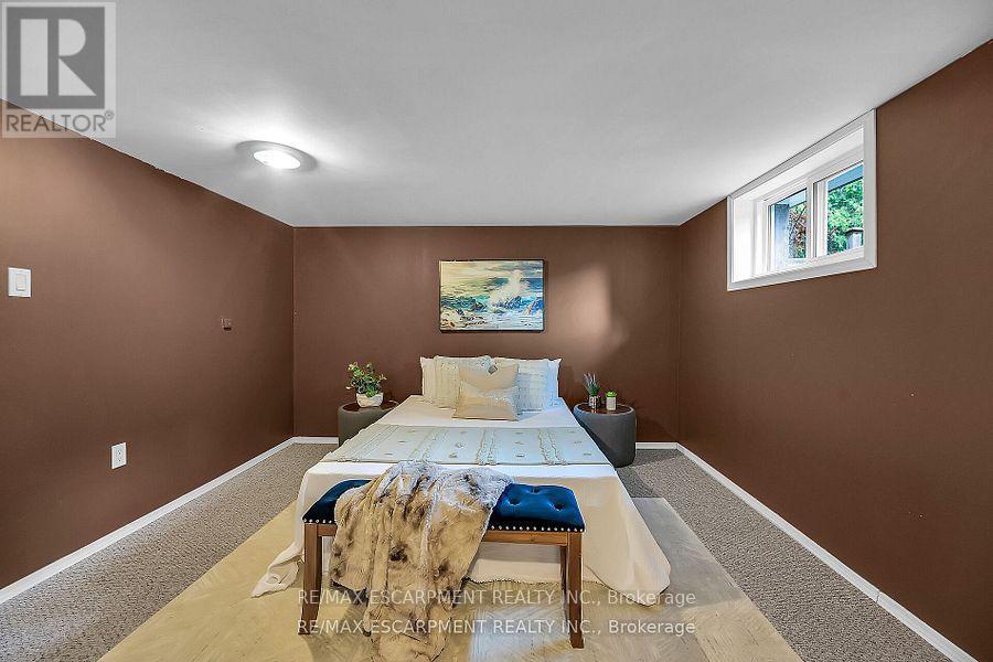160 Elizabeth Crescent, Haldimand, ON - Indoor Photo Showing Bedroom