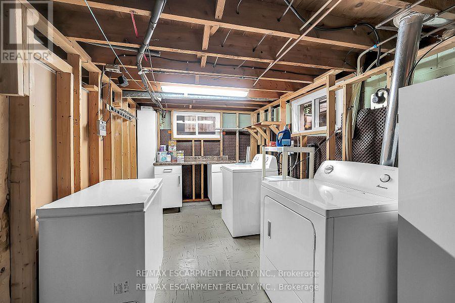 160 Elizabeth Crescent, Haldimand, ON - Indoor Photo Showing Laundry Room