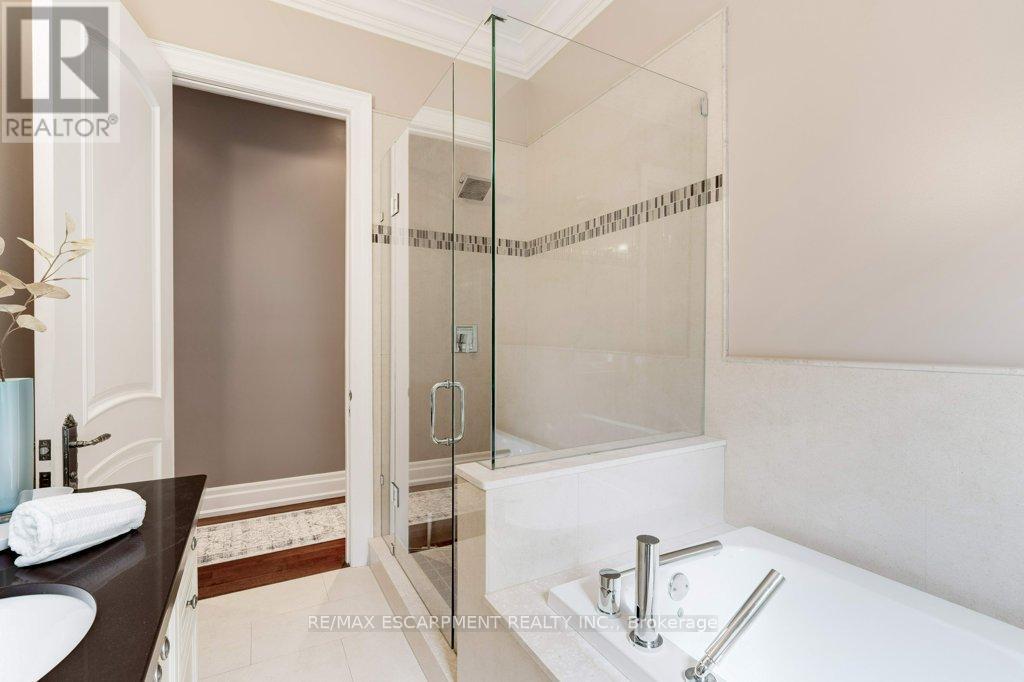 2462 No 2 Side Road, Burlington, ON - Indoor Photo Showing Bathroom