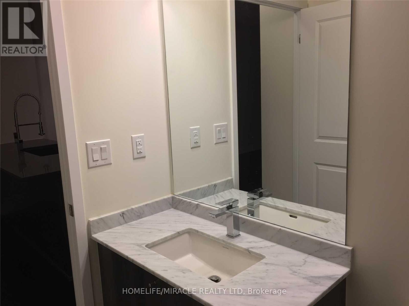 3708 - 510 Curran Place, Mississauga, ON - Indoor Photo Showing Bathroom