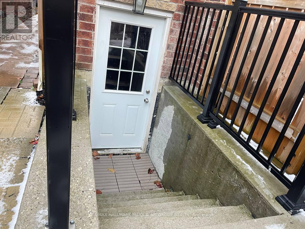 Bsmt - 3869 Mayla Drive E, Mississauga, ON - Outdoor