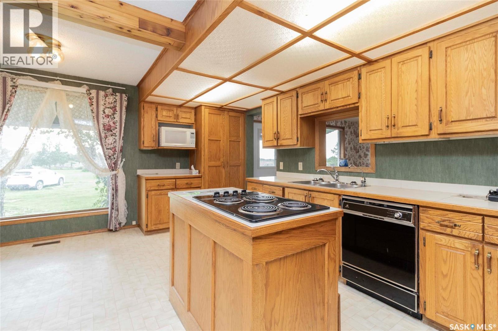 Bittner Acreage, Corman Park Rm No. 344, SK - Indoor Photo Showing Kitchen With Double Sink
