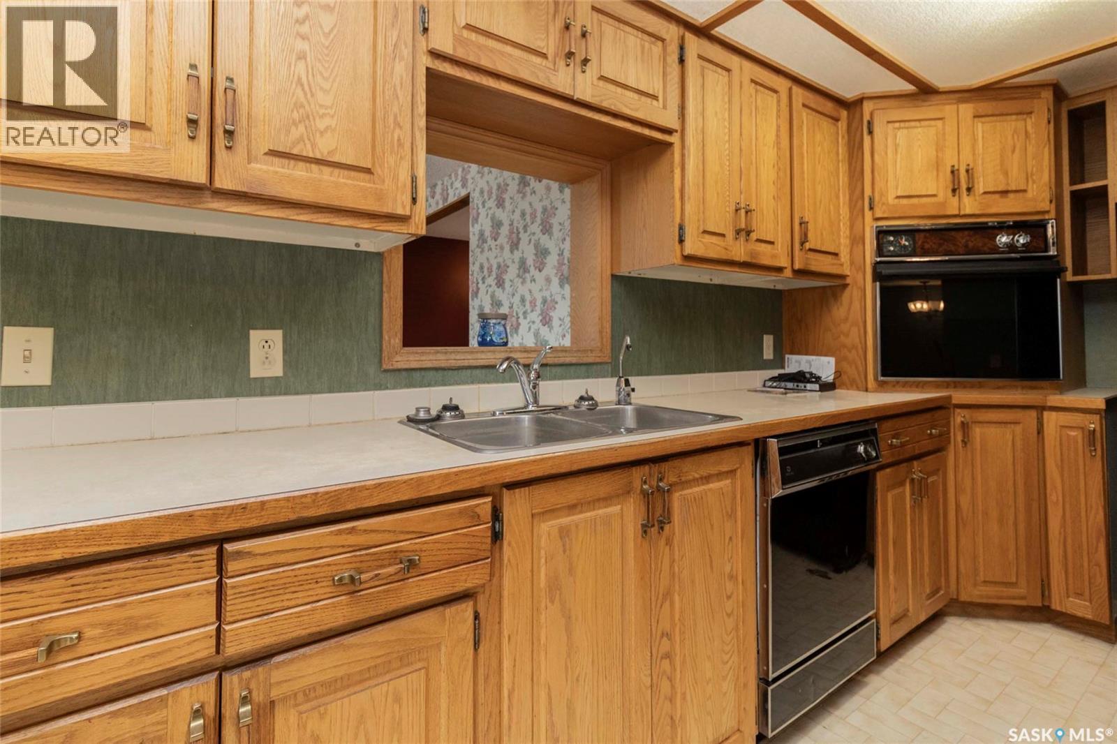 Bittner Acreage, Corman Park Rm No. 344, SK - Indoor Photo Showing Kitchen With Double Sink