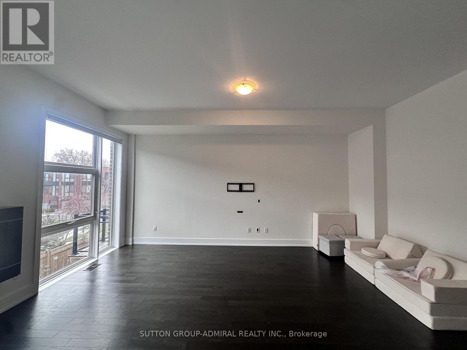 14 Allerton Road, Vaughan, ON - Indoor With Fireplace