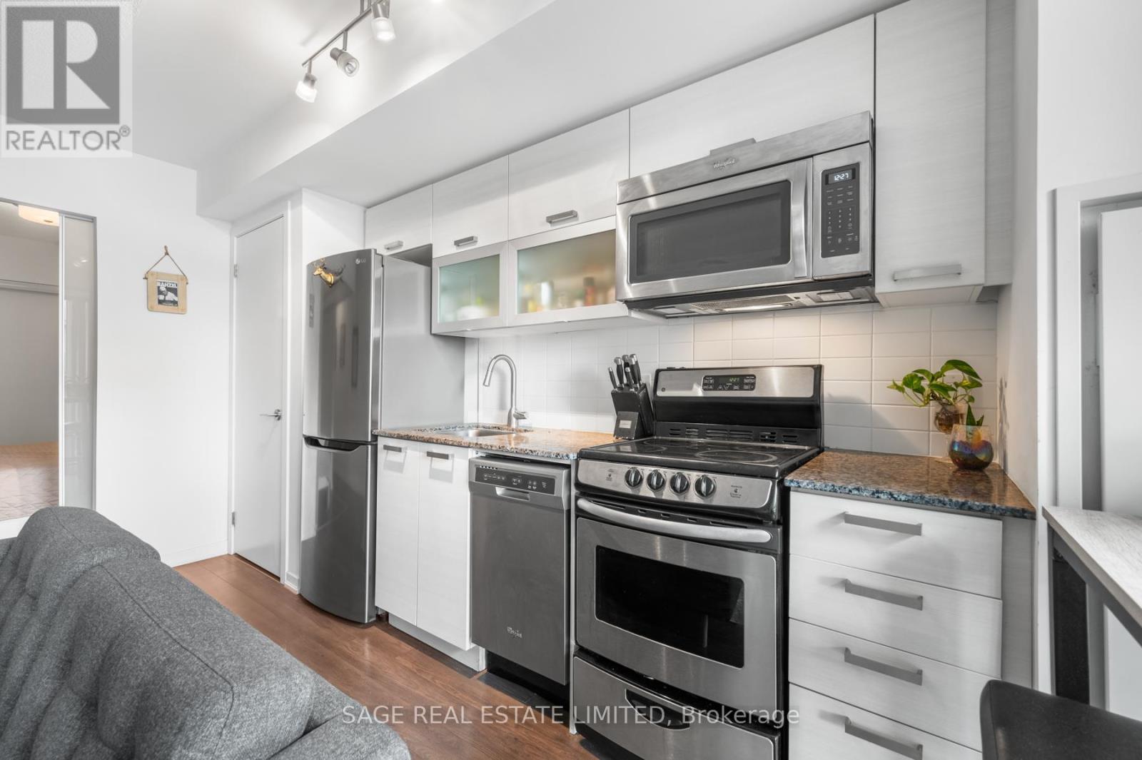 710 - 68 Abell Street, Toronto, ON - Indoor Photo Showing Kitchen