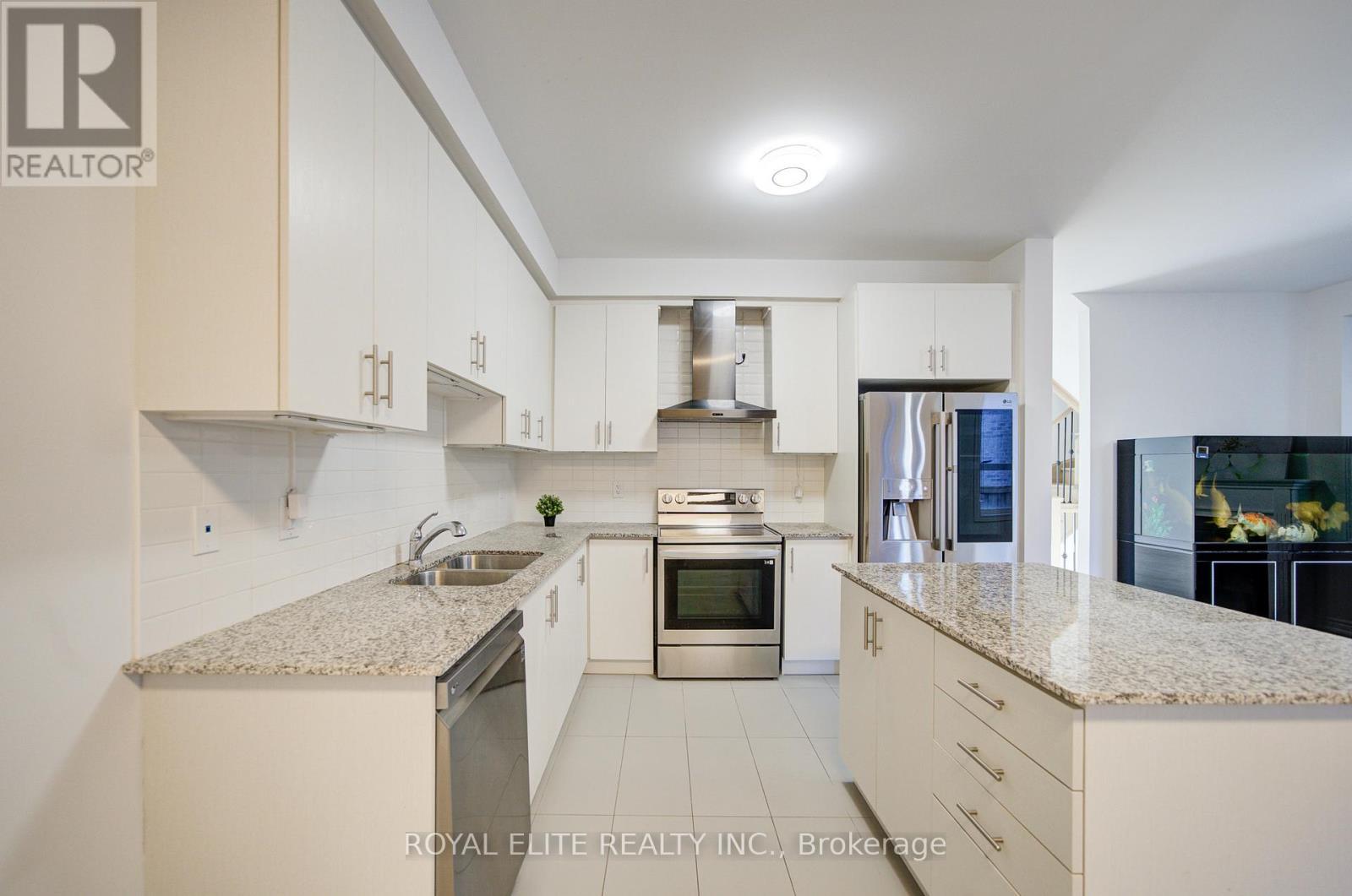 51 Albert Lewis Street, Markham, ON - Indoor Photo Showing Kitchen With Double Sink With Upgraded Kitchen