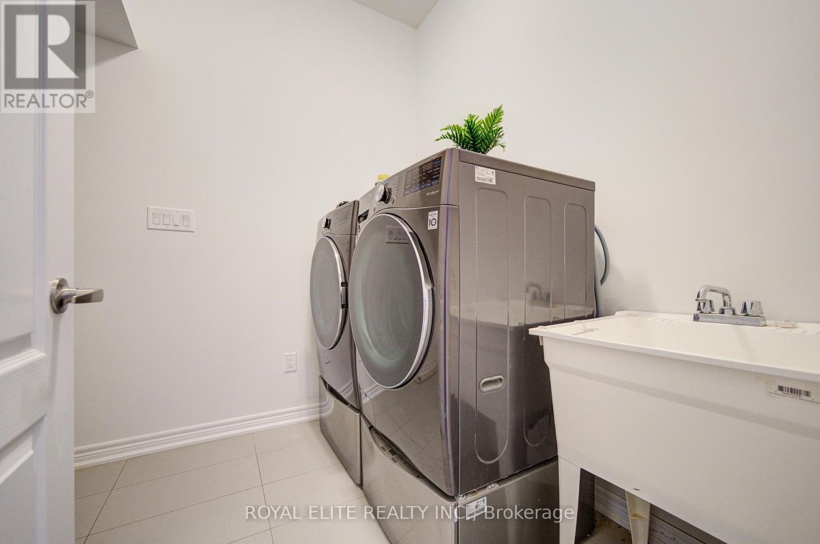 51 Albert Lewis Street, Markham, ON - Indoor Photo Showing Laundry Room