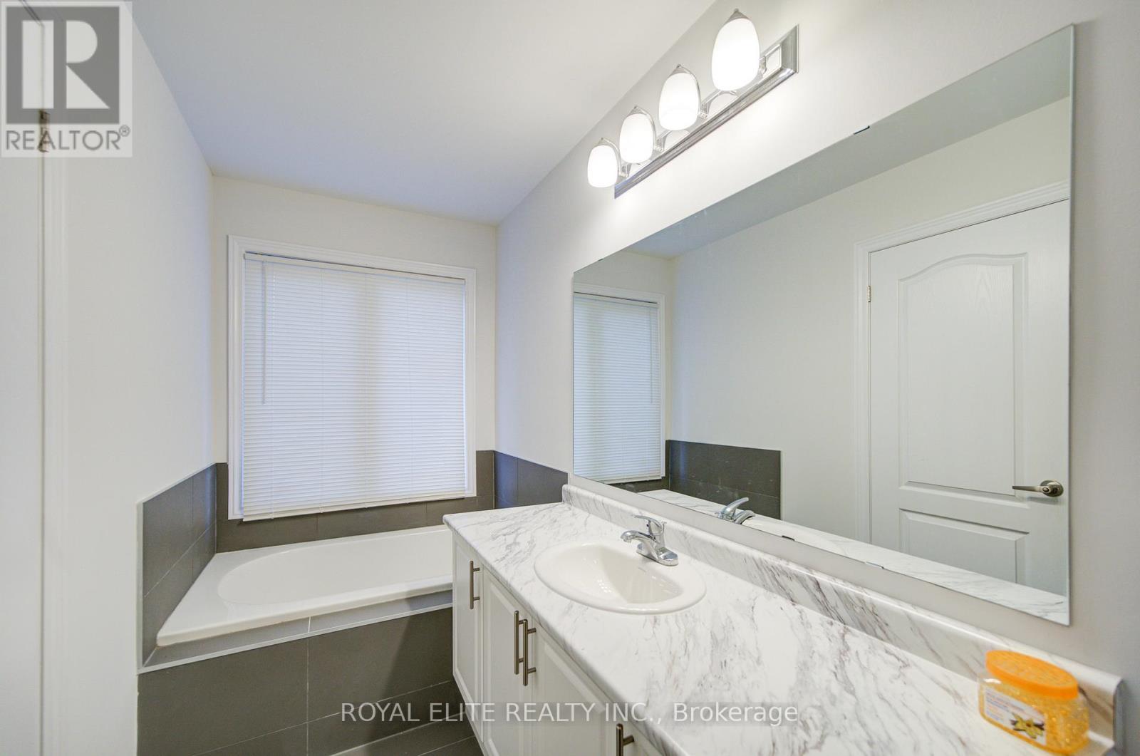 51 Albert Lewis Street, Markham, ON - Indoor Photo Showing Bathroom