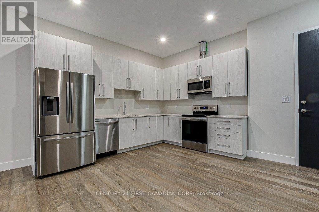 108 - 1696 Fiddlehead Place, London North (North R), ON - Indoor Photo Showing Kitchen