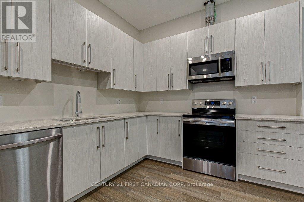 108 - 1696 Fiddlehead Place, London North (North R), ON - Indoor Photo Showing Kitchen
