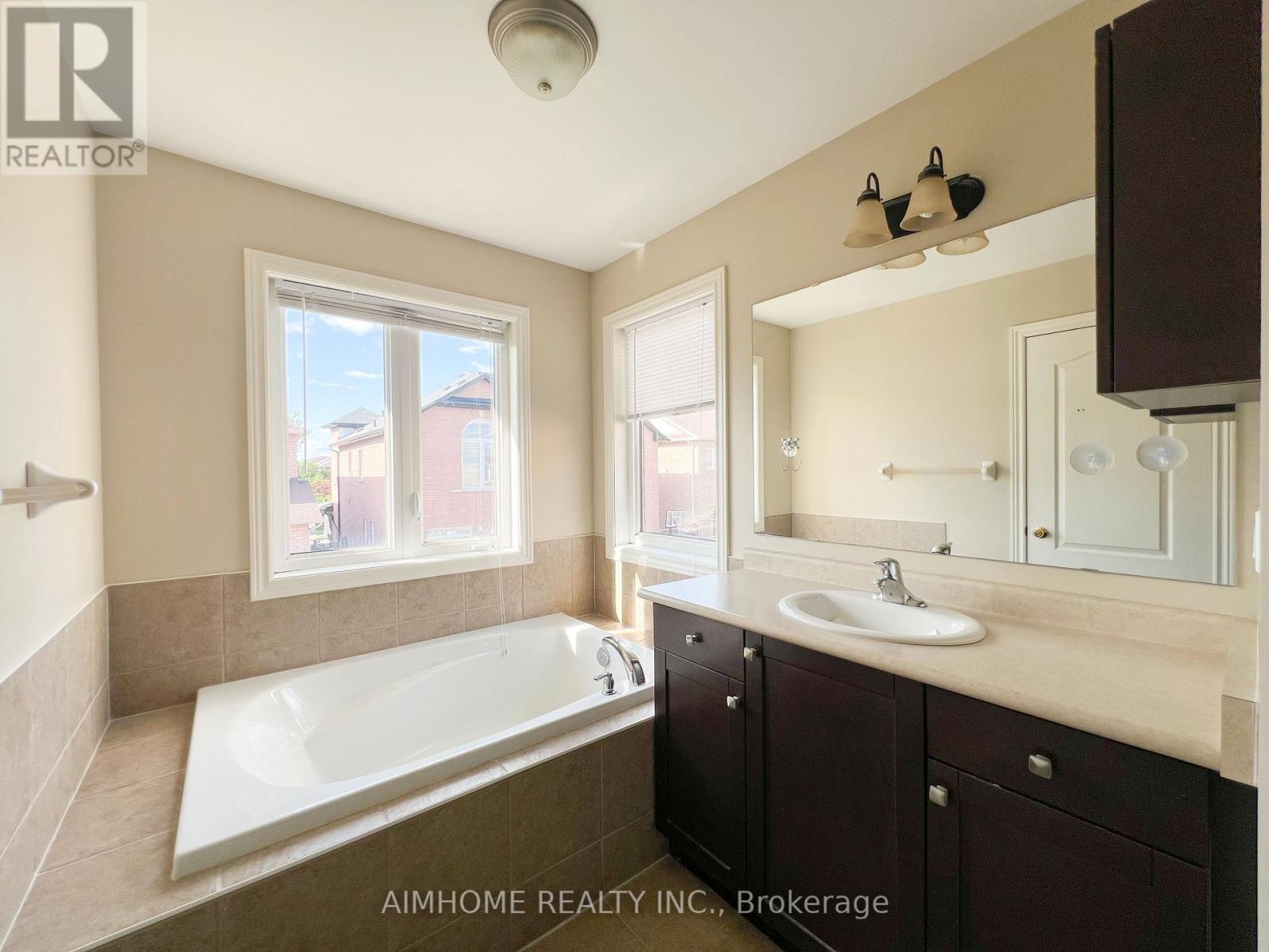 4439 Centretown Way, Mississauga, ON - Indoor Photo Showing Bathroom
