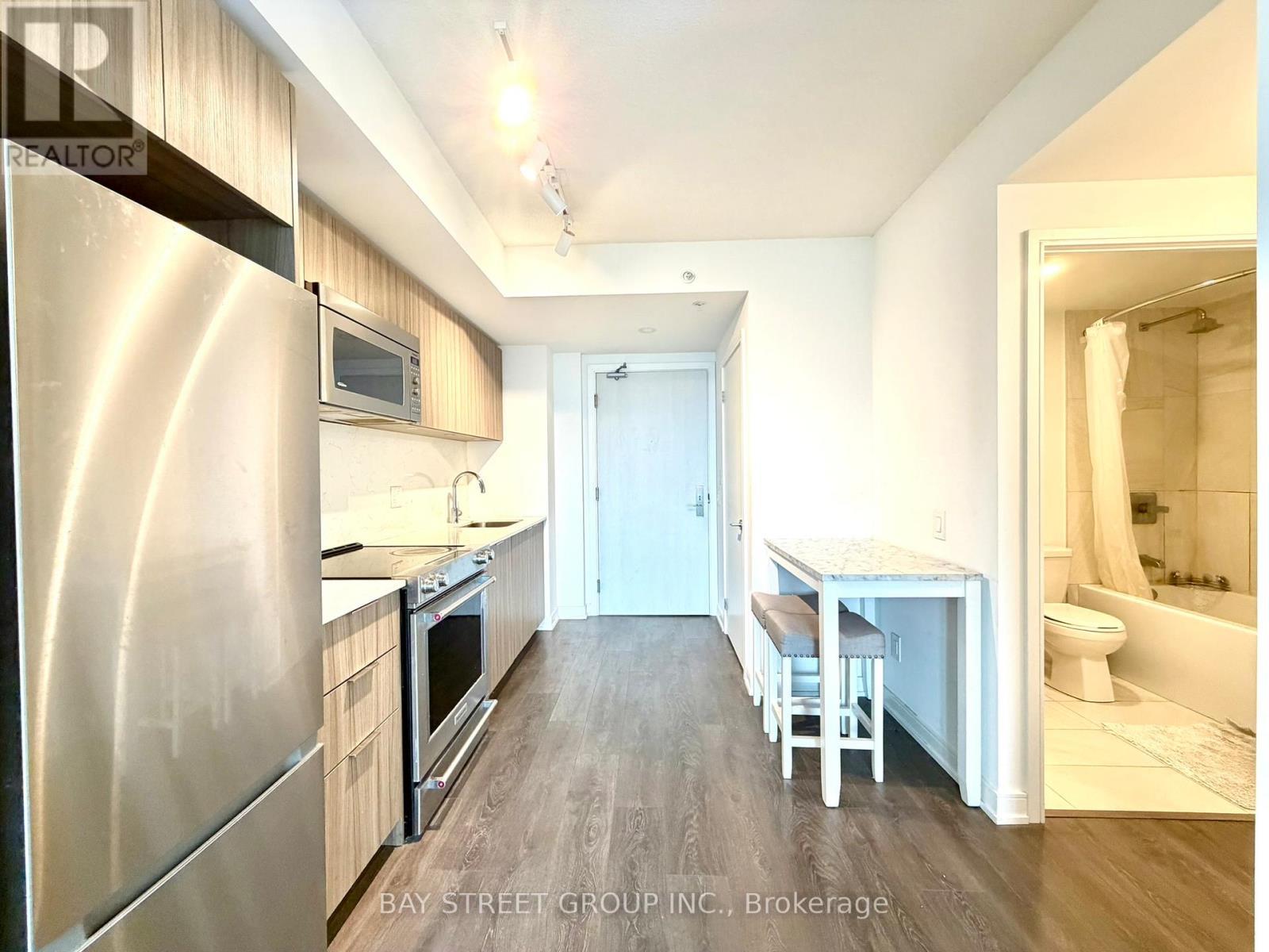 1609 - 30 Samuel Wood Way, Toronto, ON - Indoor Photo Showing Kitchen