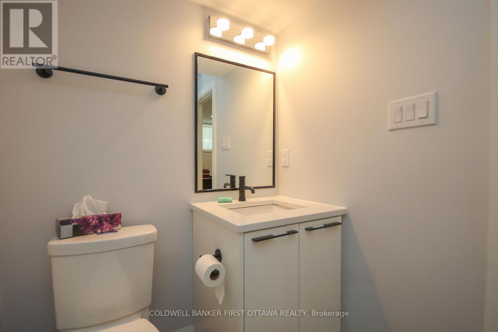 165 Wesley Avenue, Ottawa, ON - Indoor Photo Showing Bathroom