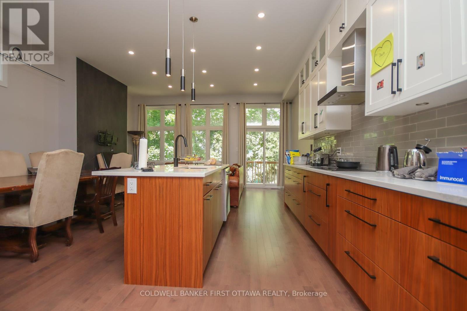 165 Wesley Avenue, Ottawa, ON - Indoor Photo Showing Kitchen With Upgraded Kitchen