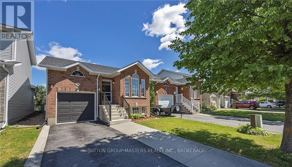 544 Freeman Crescent, Kingston (Kingston East (Incl Barret Crt)), ON - Outdoor With Facade