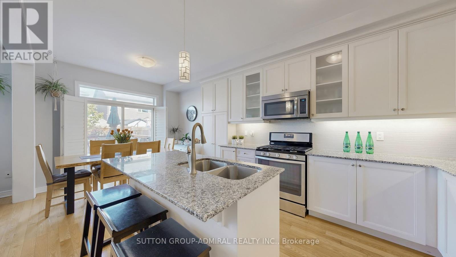 6 Andreeta Drive, Vaughan, ON - Indoor Photo Showing Kitchen With Stainless Steel Kitchen With Double Sink With Upgraded Kitchen