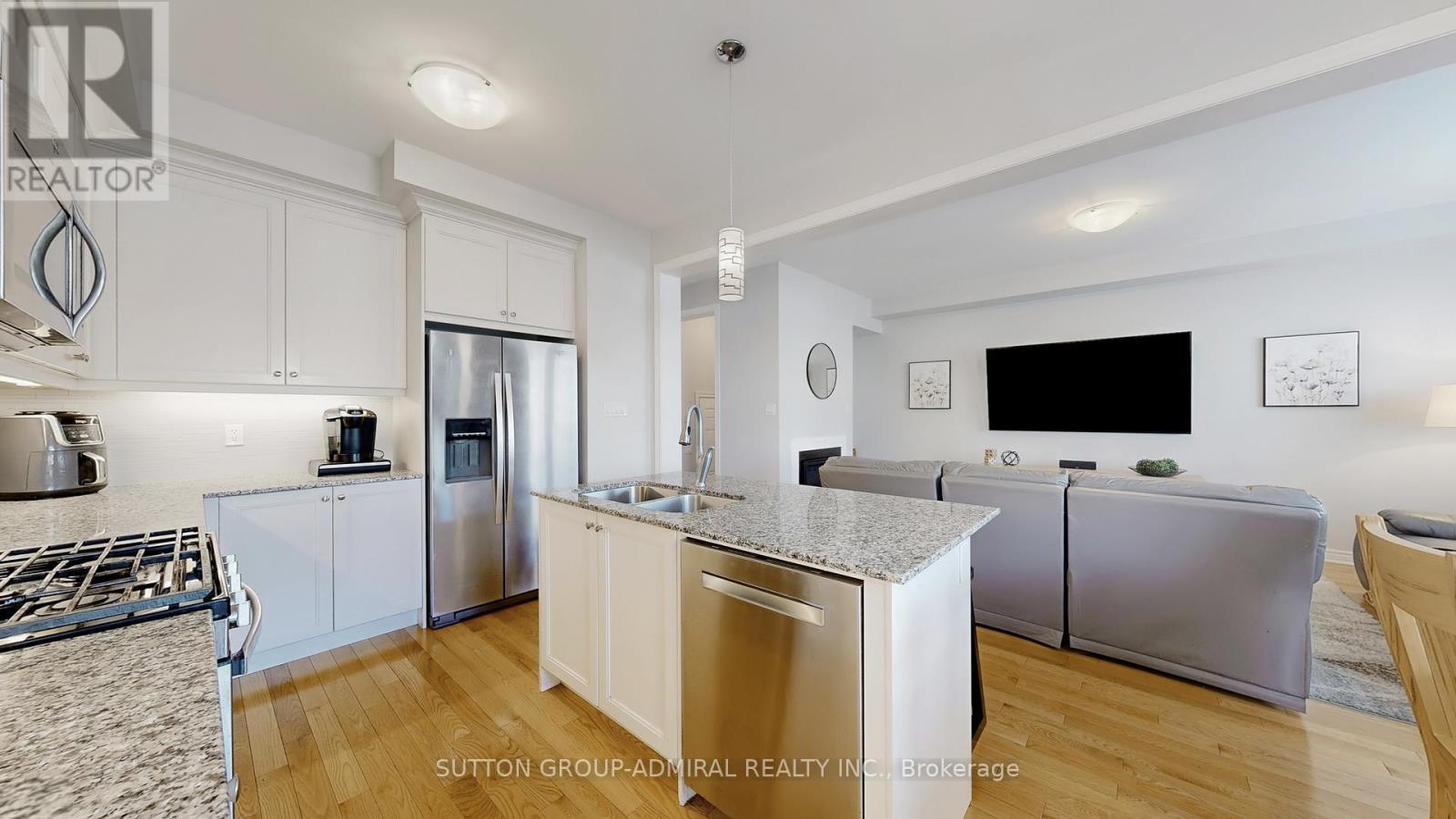 6 Andreeta Drive, Vaughan, ON - Indoor Photo Showing Kitchen With Stainless Steel Kitchen With Double Sink