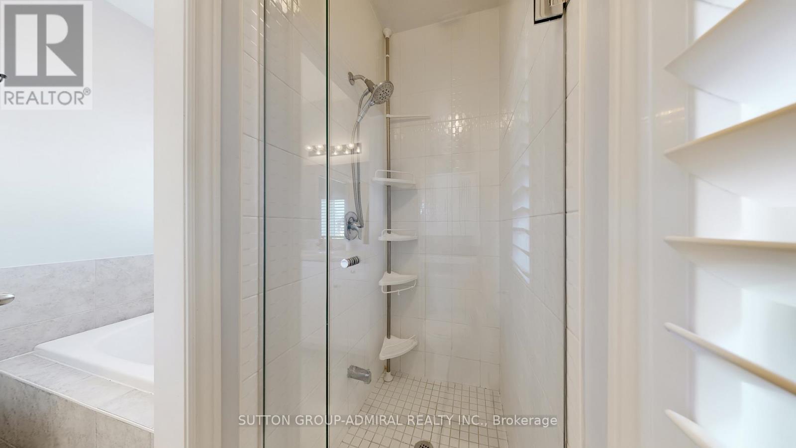 6 Andreeta Drive, Vaughan, ON - Indoor Photo Showing Bathroom
