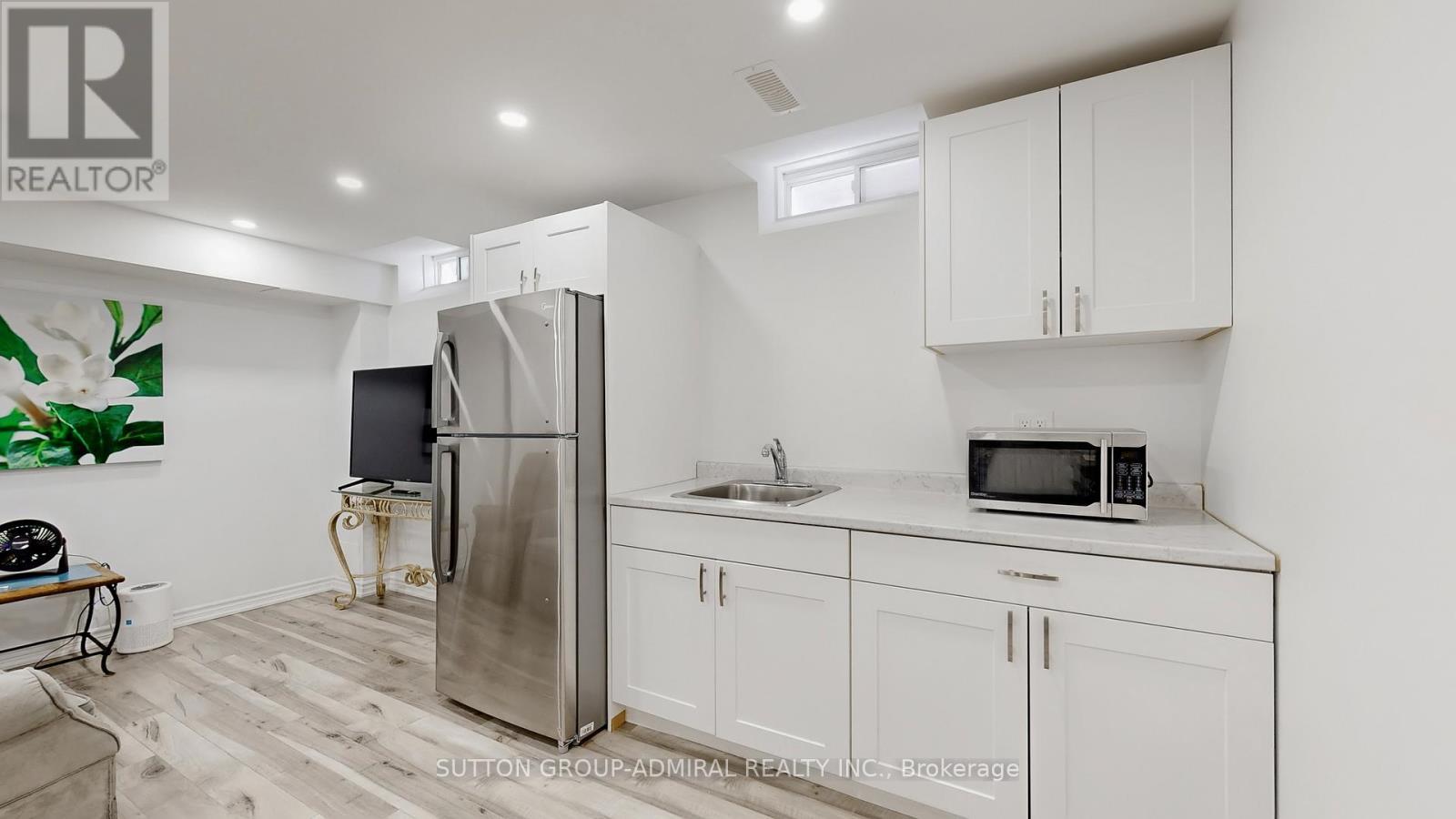 6 Andreeta Drive, Vaughan, ON - Indoor Photo Showing Kitchen