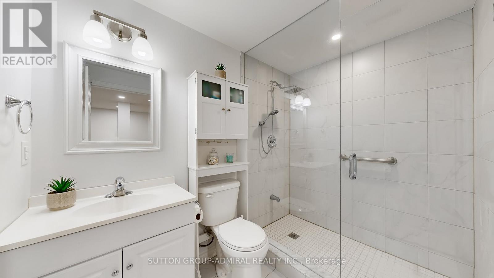 6 Andreeta Drive, Vaughan, ON - Indoor Photo Showing Bathroom