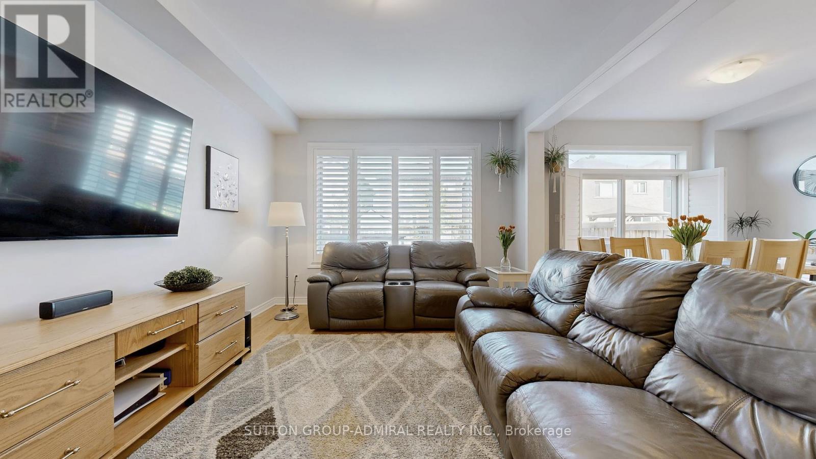 6 Andreeta Drive, Vaughan, ON - Indoor Photo Showing Living Room