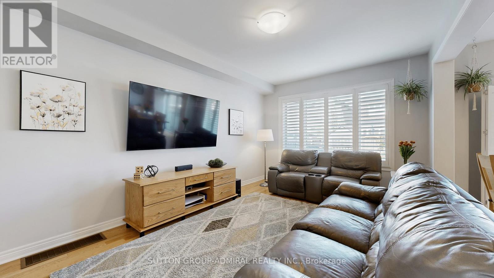 6 Andreeta Drive, Vaughan, ON - Indoor Photo Showing Living Room