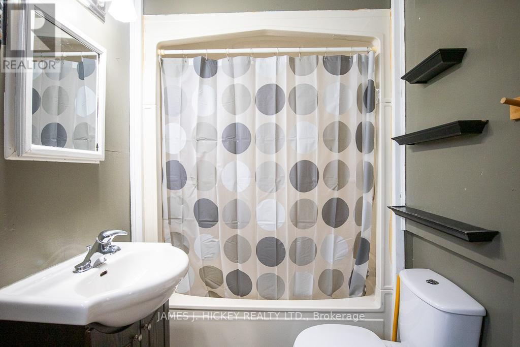 Bathroom - 33504 Highway 17 Highway, Deep River, ON - Indoor Photo Showing Bathroom