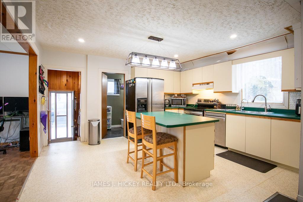 Kitchen - 33504 Highway 17 Highway, Deep River, ON - Indoor Photo Showing Kitchen