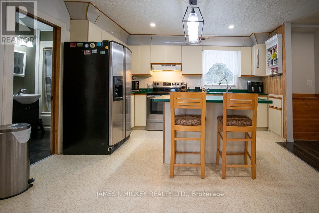 Kitchen - 33504 Highway 17 Highway, Deep River, ON - Indoor Photo Showing Kitchen