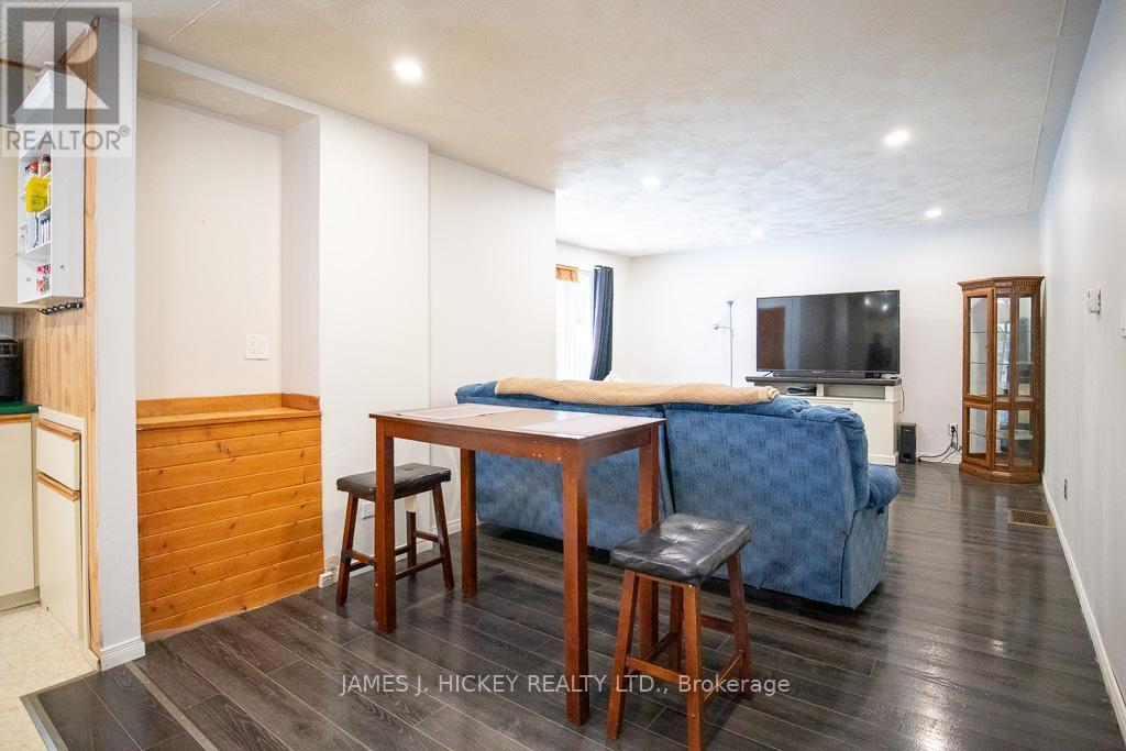 Living Room - 33504 Highway 17 Highway, Deep River, ON - Indoor