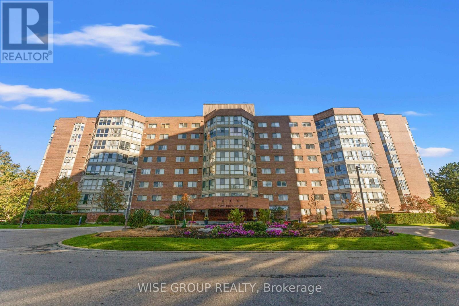 113 - 5 Weldrick Road W, Richmond Hill, ON - Outdoor With Facade