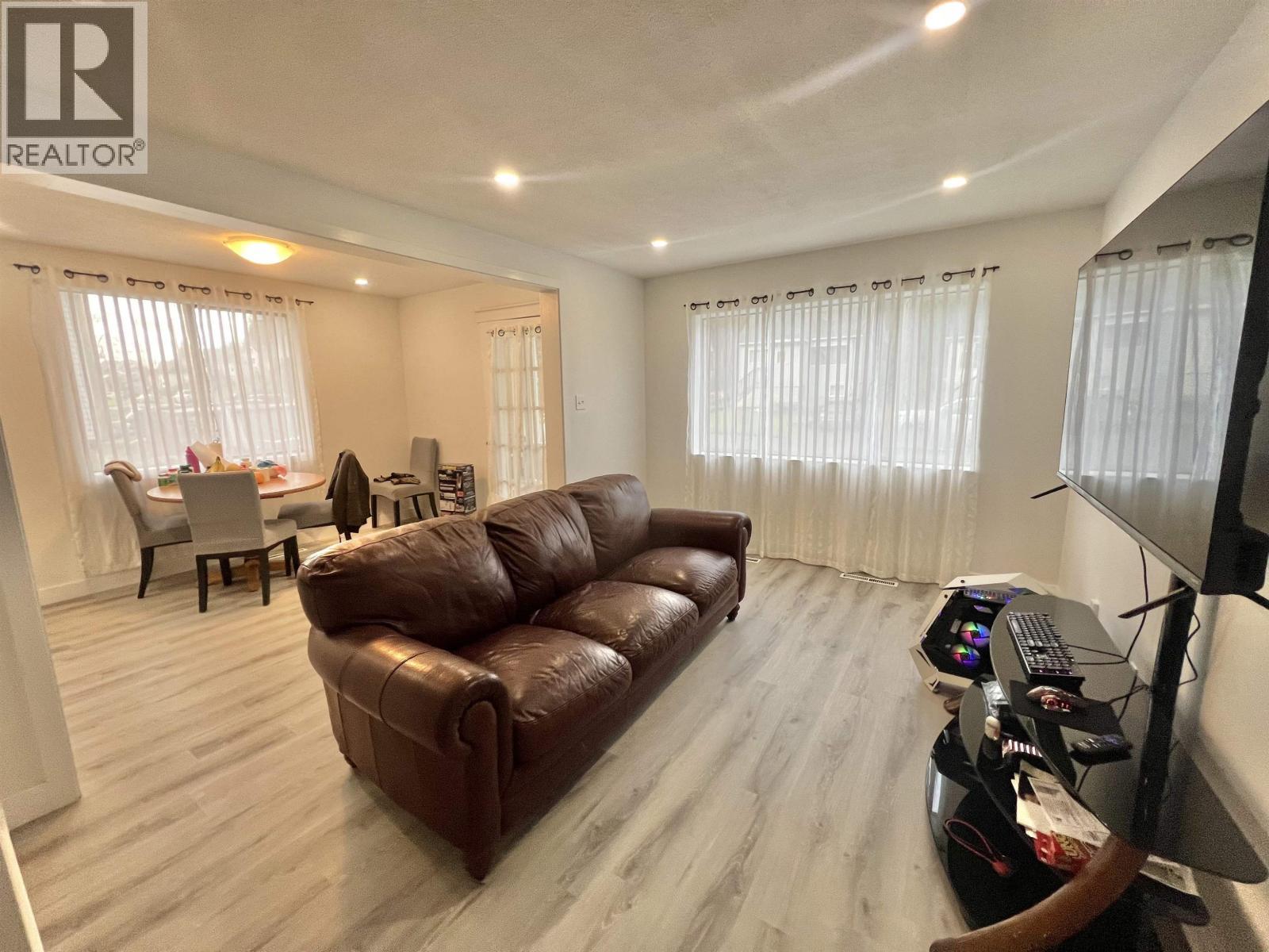 1532 E 8Th Avenue, Prince Rupert, BC - Indoor Photo Showing Living Room