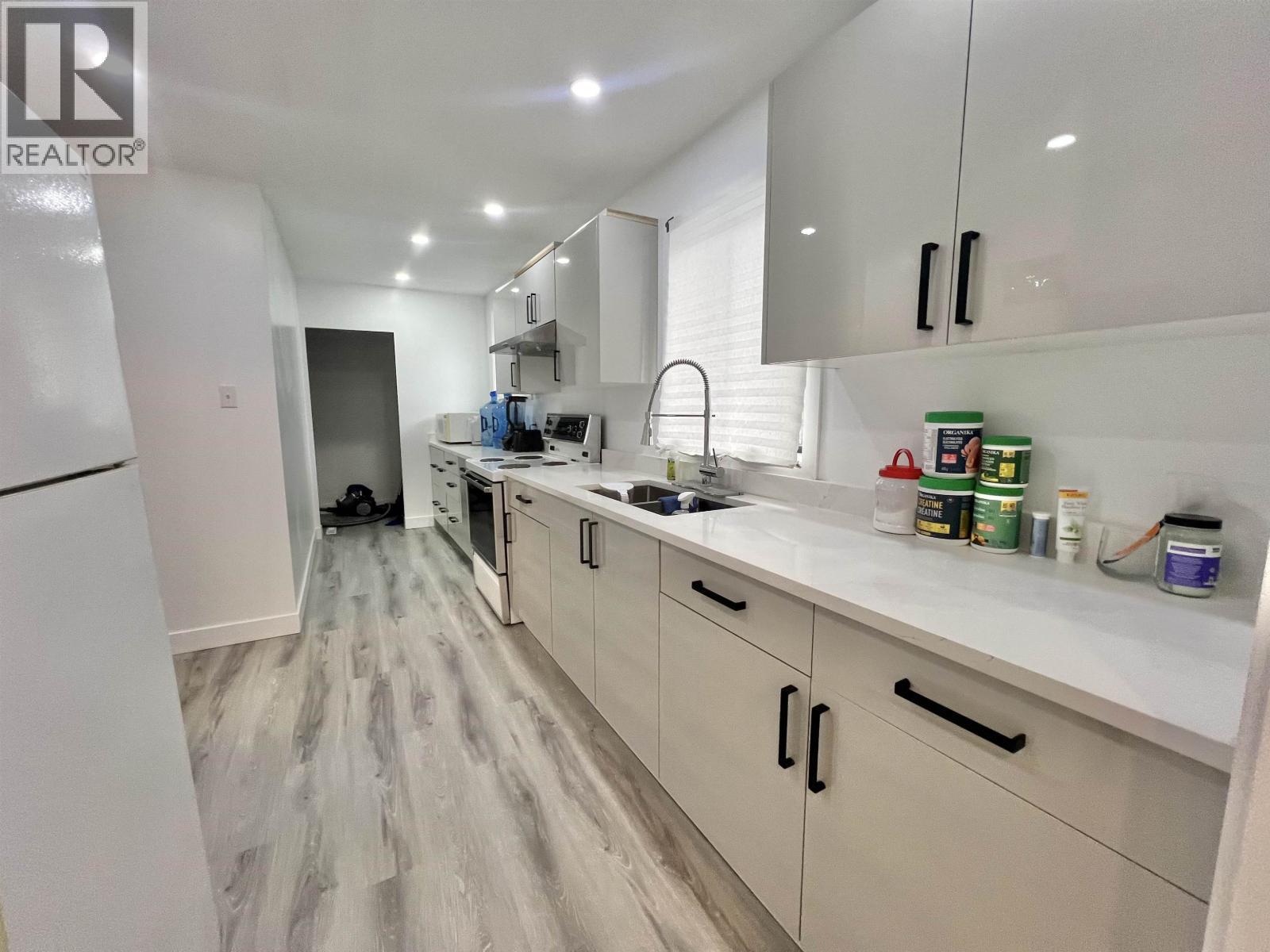 1532 E 8Th Avenue, Prince Rupert, BC - Indoor Photo Showing Kitchen With Double Sink