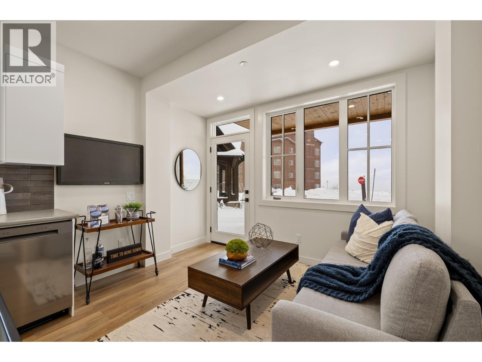 Suite - 255 Feathertop Way Unit# 89, Big White, BC - Indoor Photo Showing Living Room
