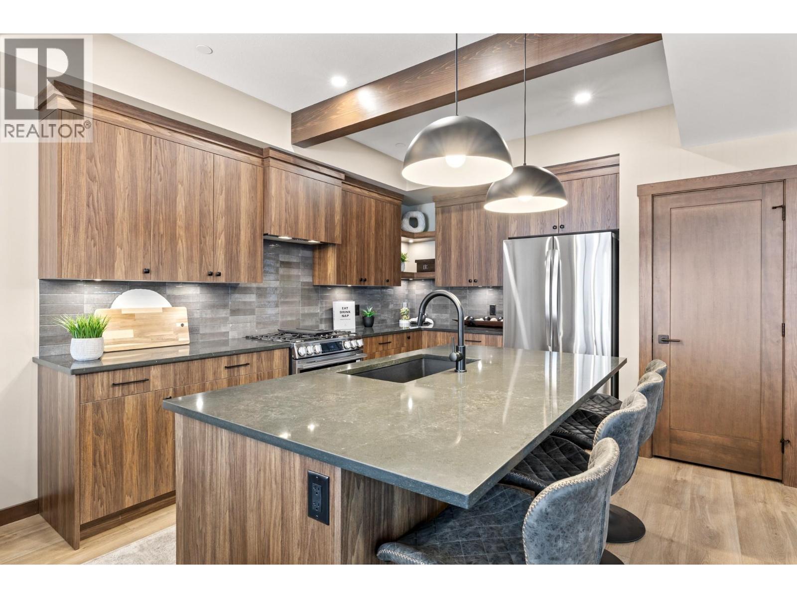 2nd Floor - 255 Feathertop Way Unit# 89, Big White, BC - Indoor Photo Showing Kitchen With Upgraded Kitchen