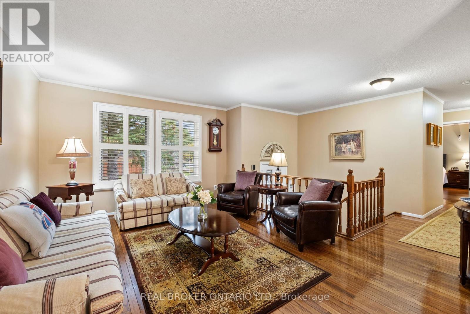 6891 Shelter Bay Road, Mississauga, ON - Indoor Photo Showing Living Room