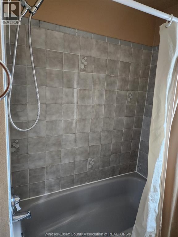 3164 Conservation Drive, Windsor, ON - Indoor Photo Showing Bathroom