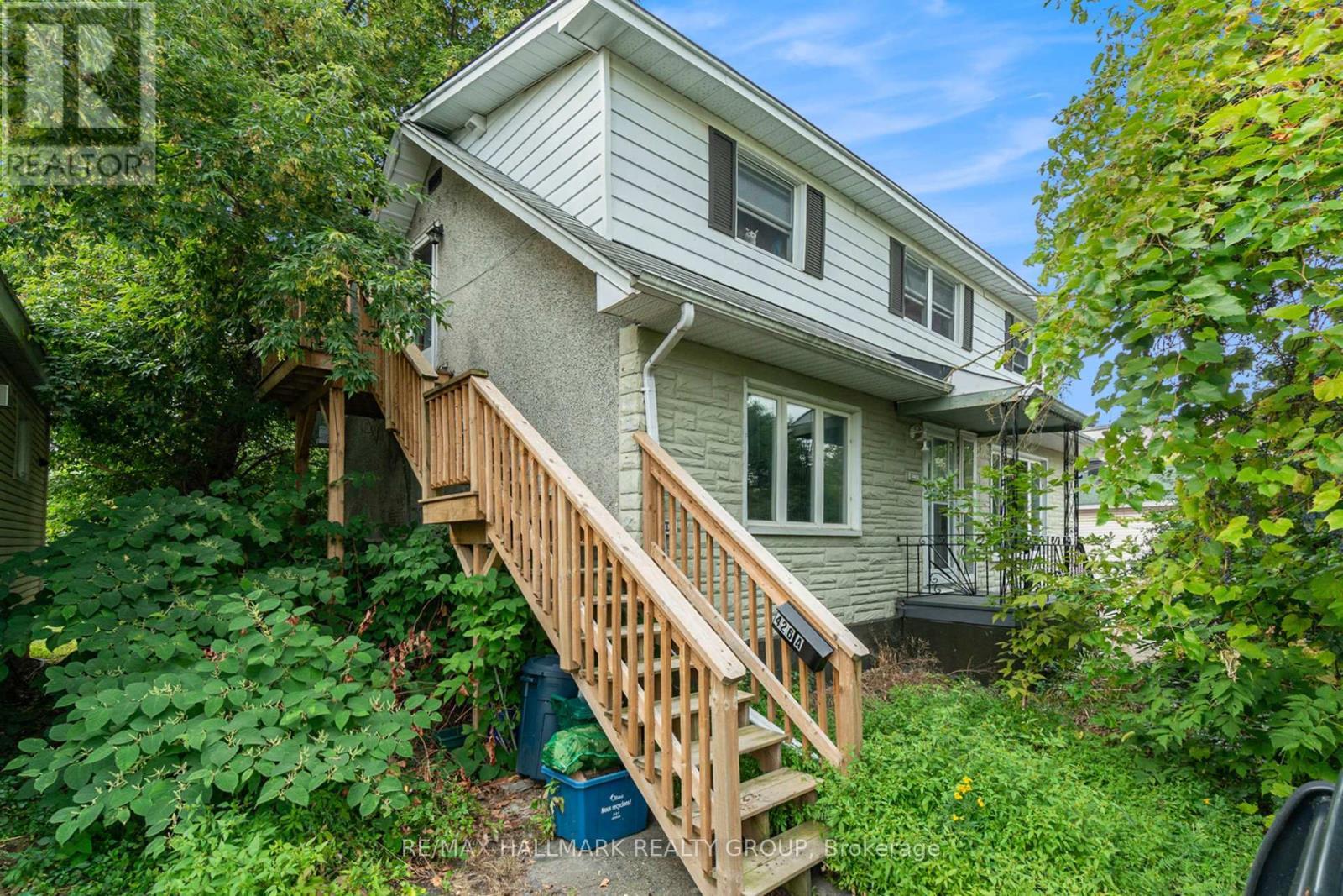 Unit 2 ( upper) private entrance and drive - 426 Blake Boulevard, Ottawa, ON - Outdoor