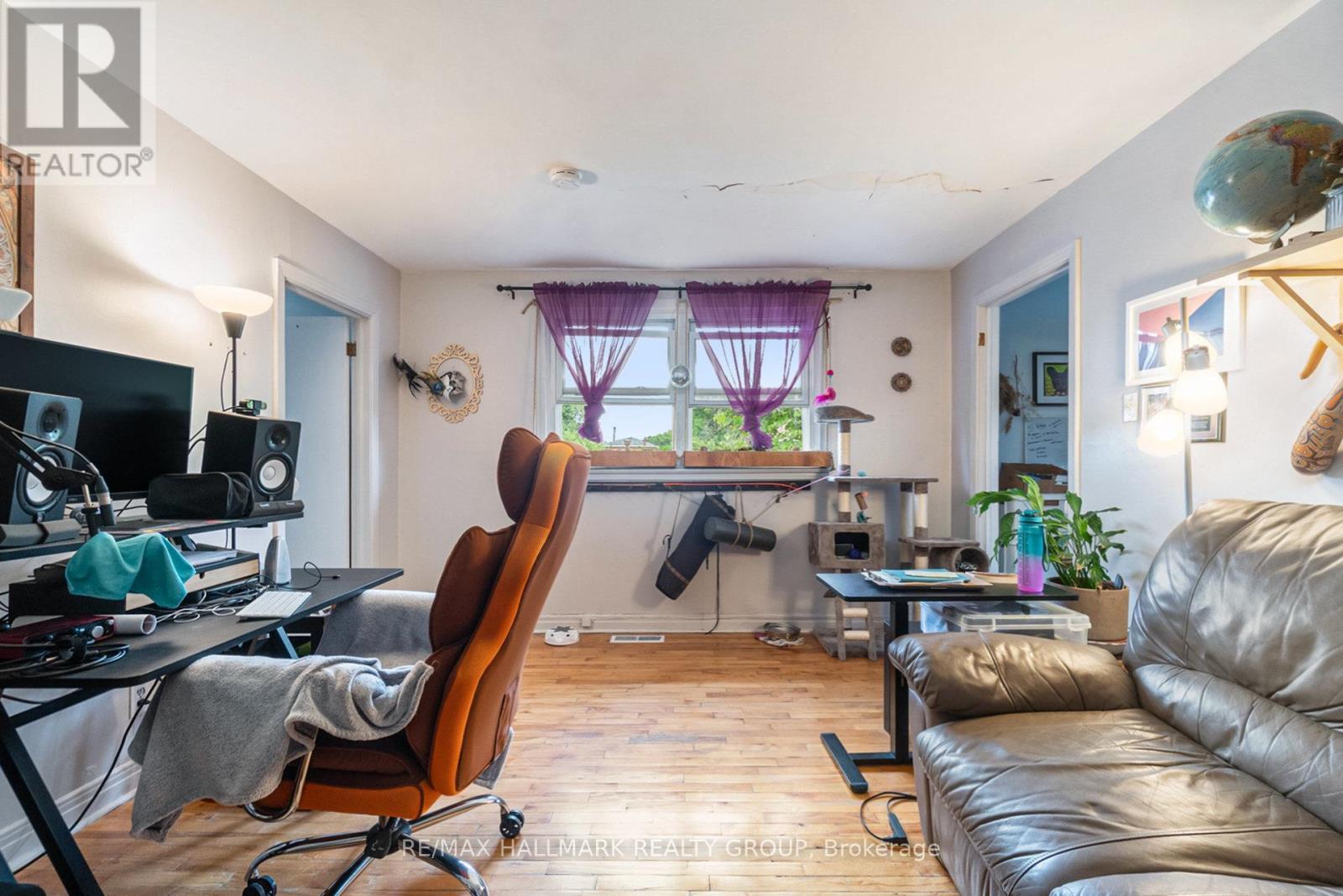 Unit 2 Living - 426 Blake Boulevard, Ottawa, ON - Indoor