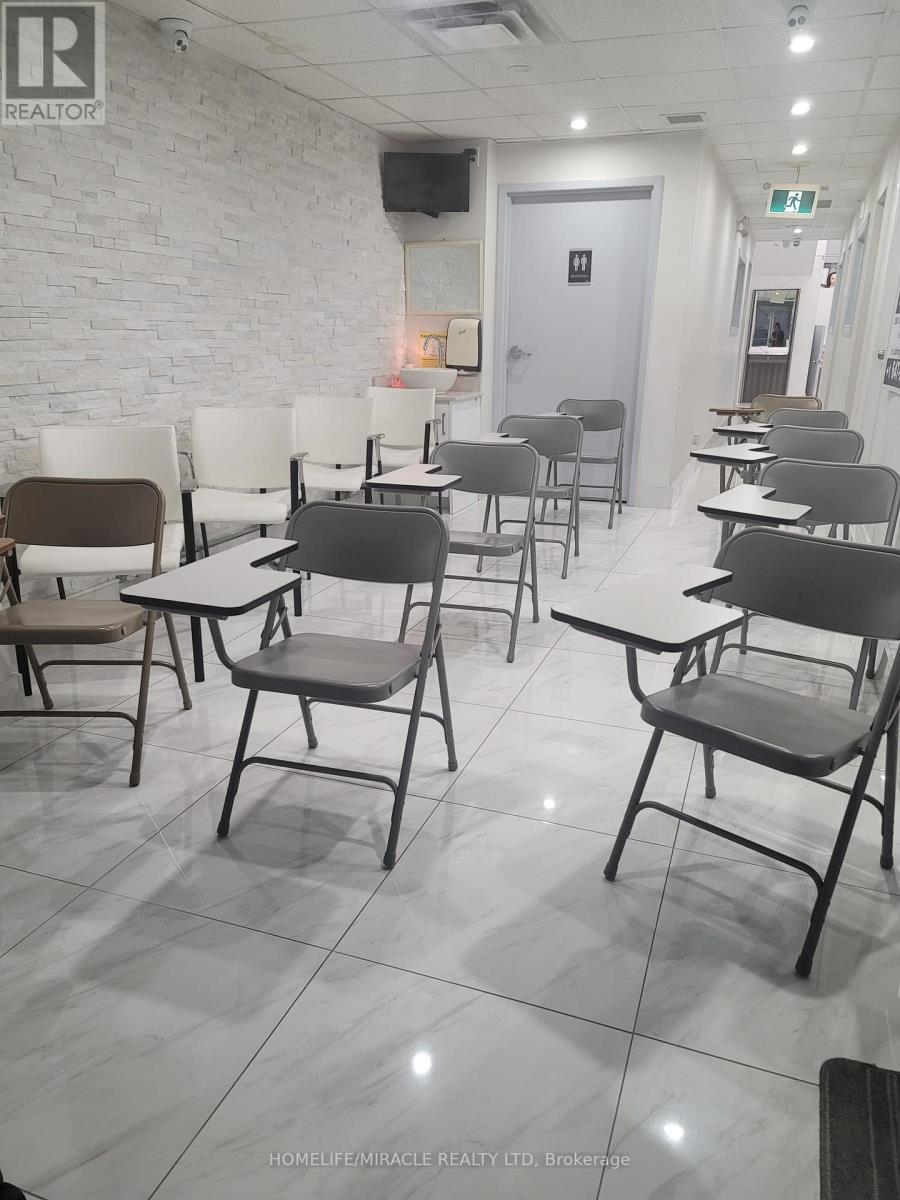 102 - 2901 Markham Road, Toronto, ON