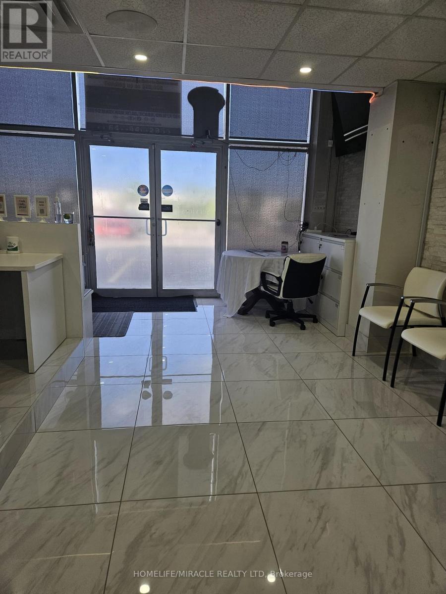 102 - 2901 Markham Road, Toronto, ON