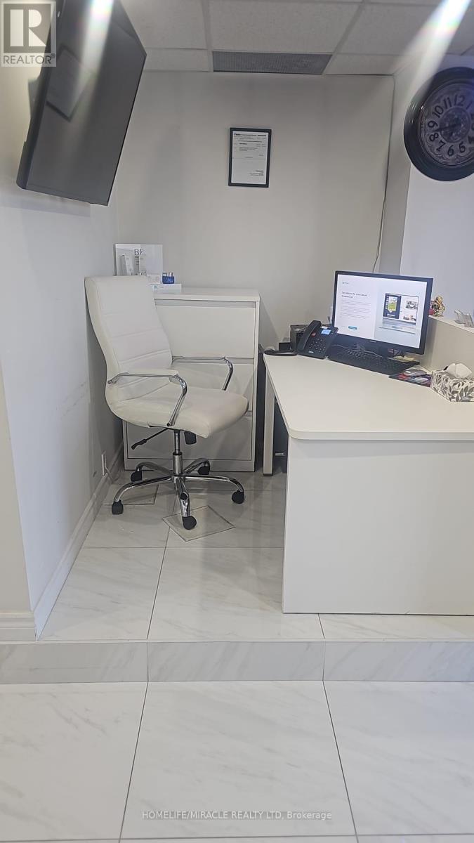 102 - 2901 Markham Road, Toronto, ON