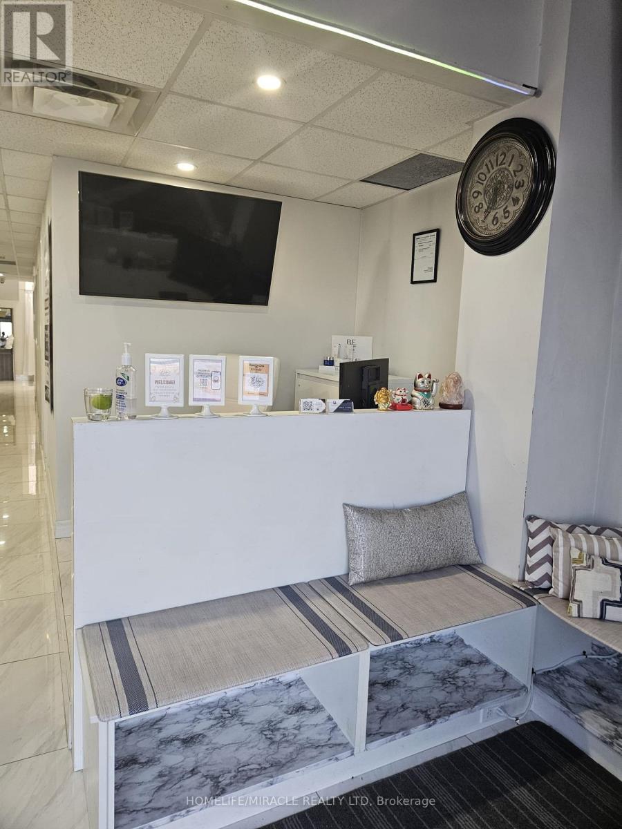 102 - 2901 Markham Road, Toronto, ON